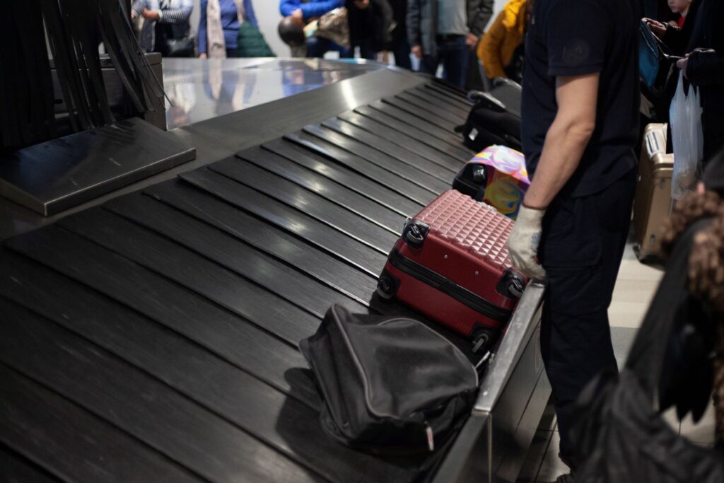 日本機場拿錯行李恐觸法 最慘恐遭禁止入境、罰款上萬