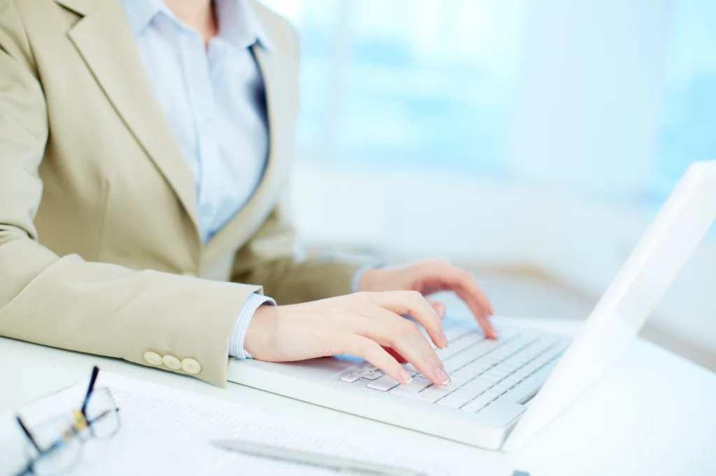 盲打技能世代落差浮現　手機世代進職場引發電腦能力討論