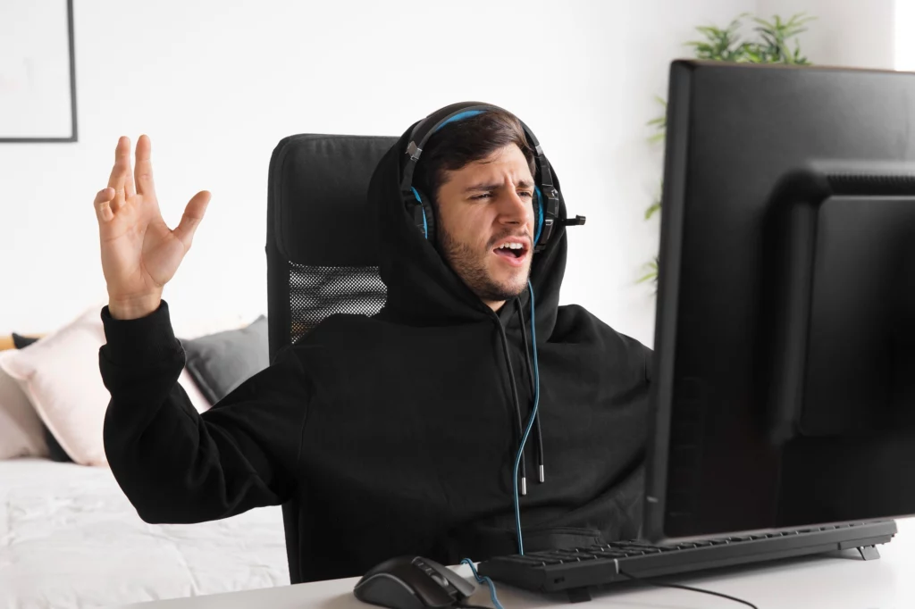 為何線上遊戲容易引爆情緒？專家解析競爭壓力與匿名機制背後原因