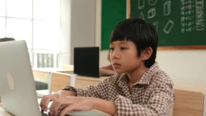 Claude推出13堂免費AI課程！涵蓋API、Agent技能與AI素養，完成可領官方證書